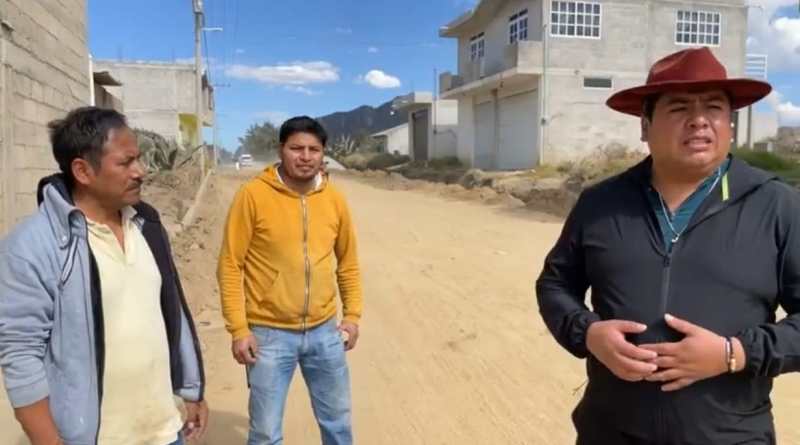 Alcalde de Contla supervisa avance de obras