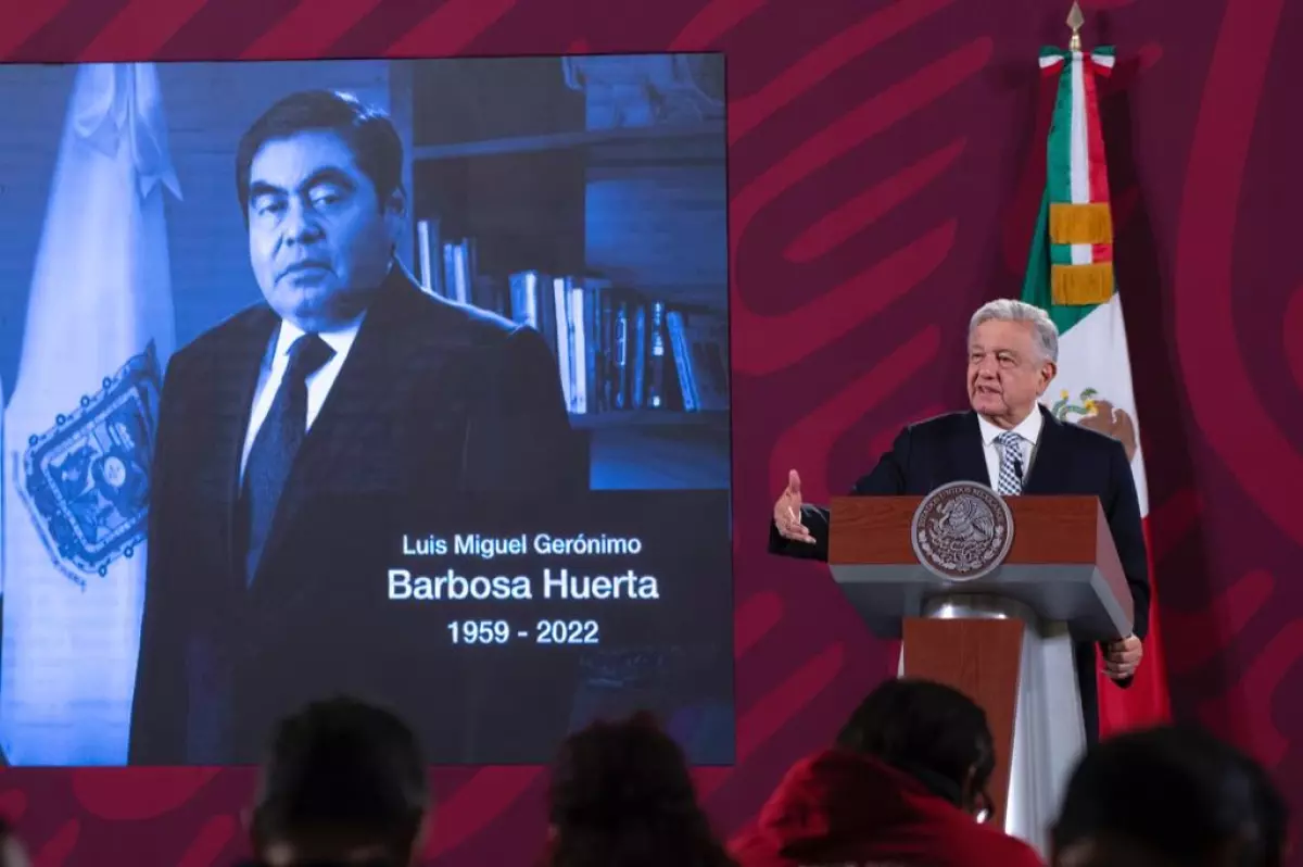 El gobernador Miguel Barbosa fue un luchador por la democracia: AMLO