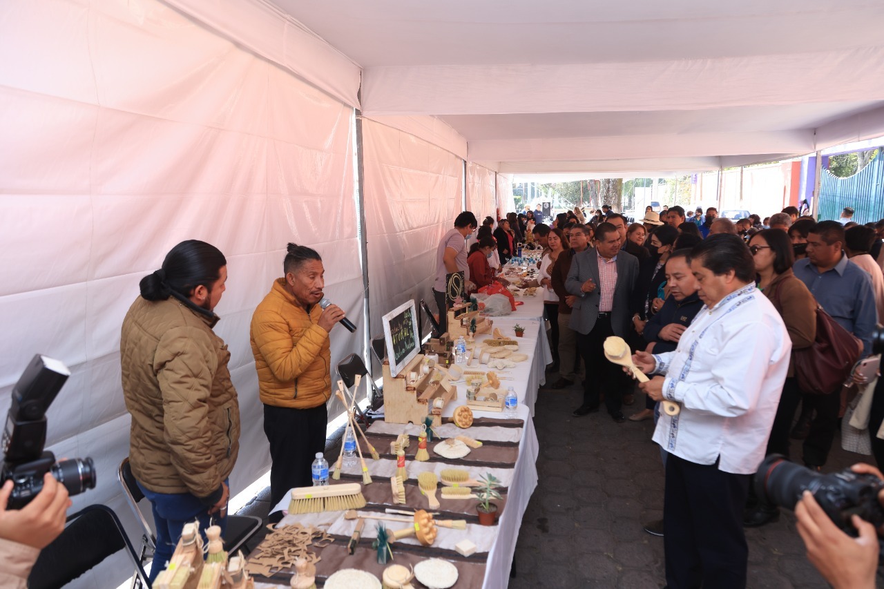 Celebró ICATLAX sexta macro expoventa; participaron 24 artesanos de diversos municipios