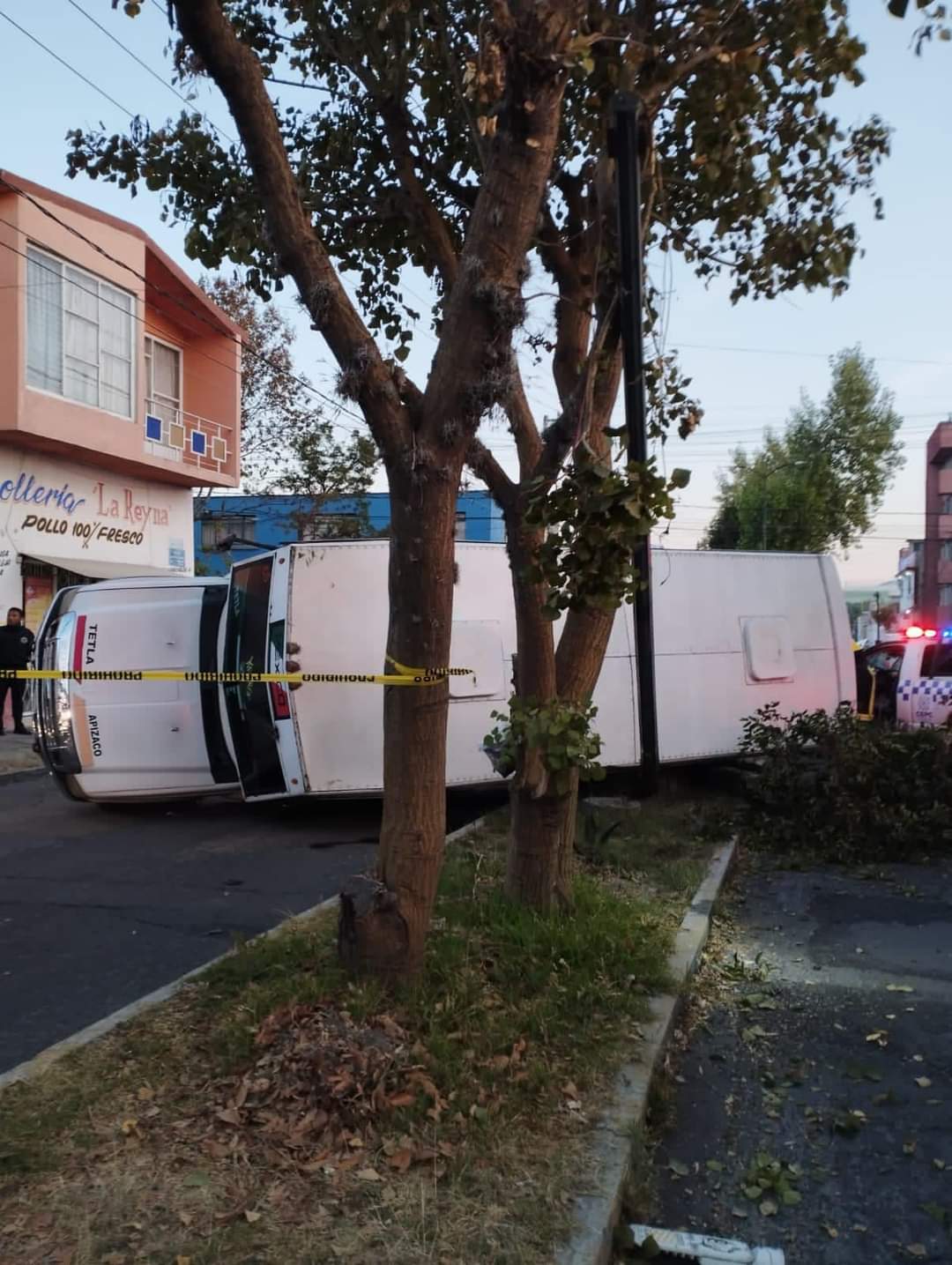 Tres lesionados deja aparatoso accidente ocurrido en calles del centro de Apizaco