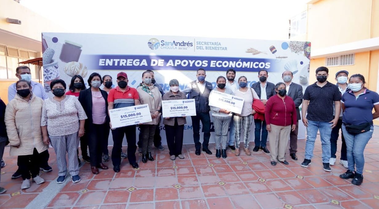 Entrega ayuntamiento apoyos económicos del programa piloto "Emprendamos Juntos Migrante"
