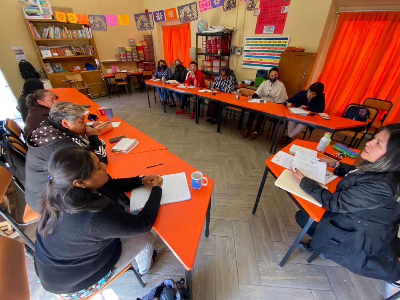 Abordan docentes contenidos en la segunda sesión ordinaria de consejo técnico escolar