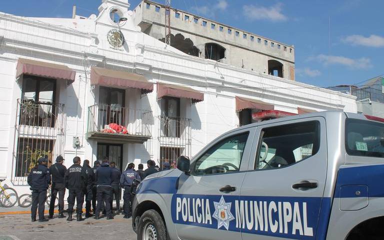 Policías de Zacatelco y Tenancingo continúan en un paro de labores