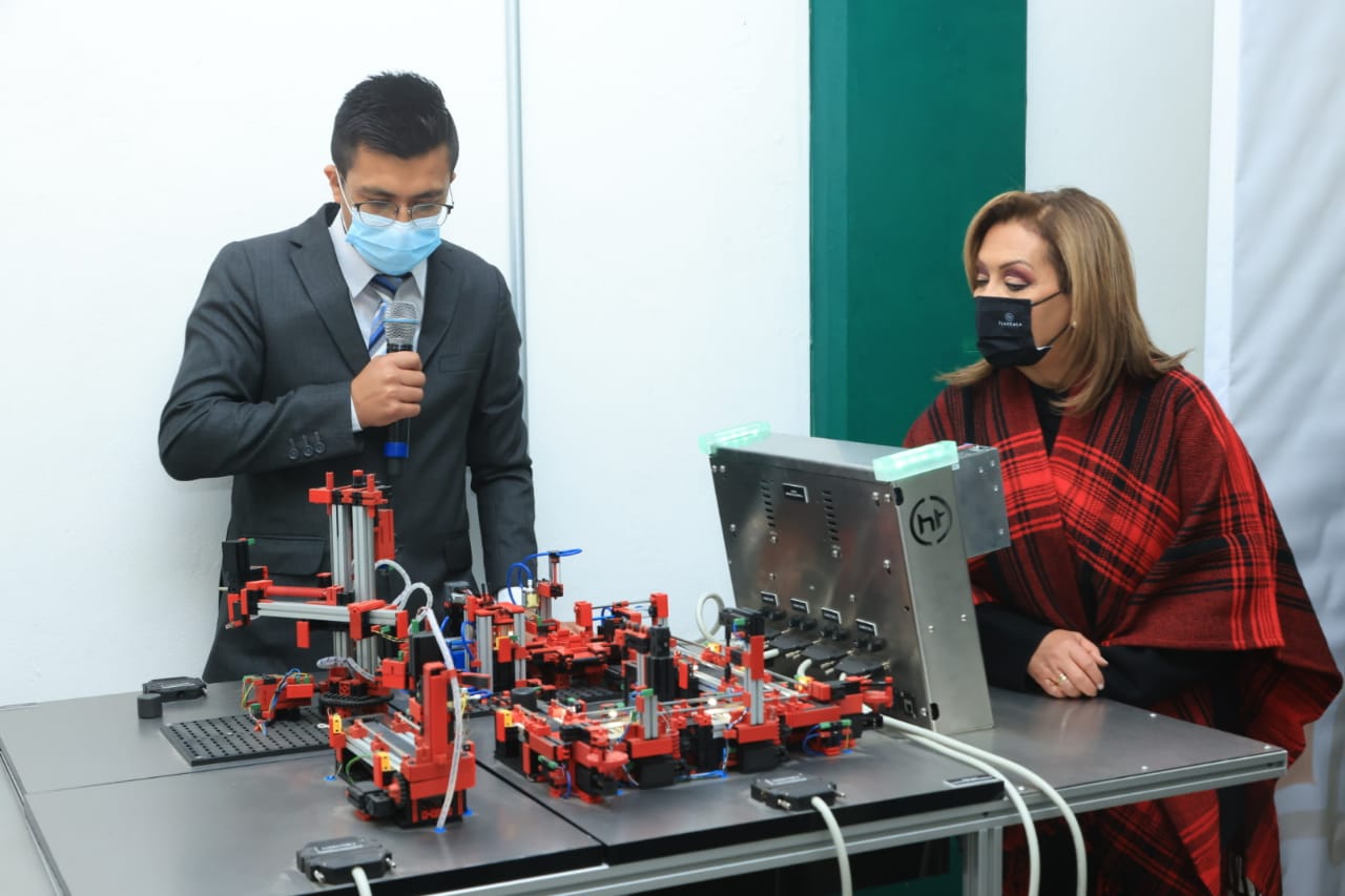 Entregó gobernadora equipamiento de aula híbrida en CECYTE de Xicohtzinco