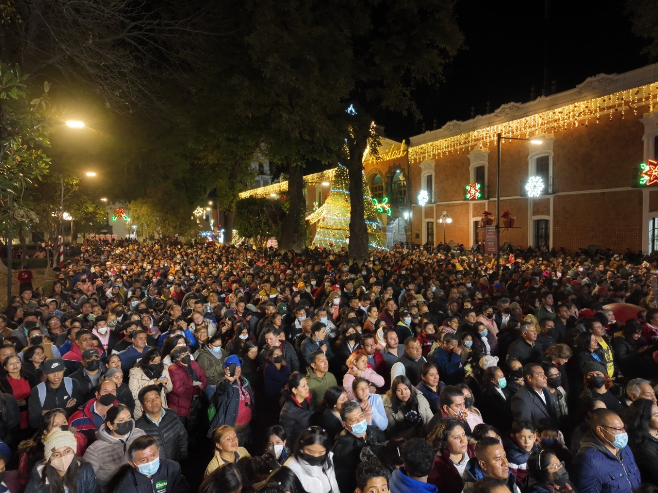 Miles de tlaxcaltecas disfrutaron la maxiposada en el Zócalo De Tlaxcala