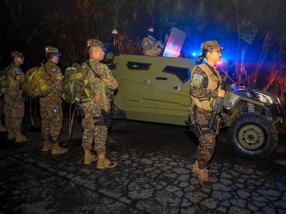 Nayib Bukele instala cerco militar previo a Navidad en comunidad conocida por el narcomenudeo