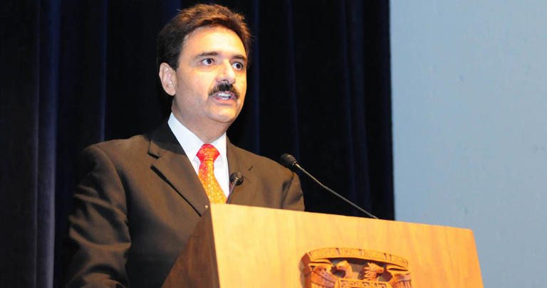 Director de la FES renunció por copiar tesis de alguien que también la había copiado