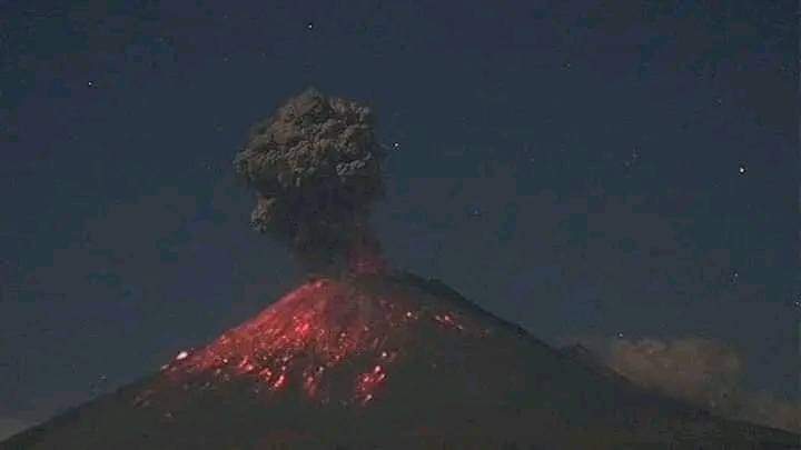Reporta CENAPRED violenta erupción en el Popocatépetl