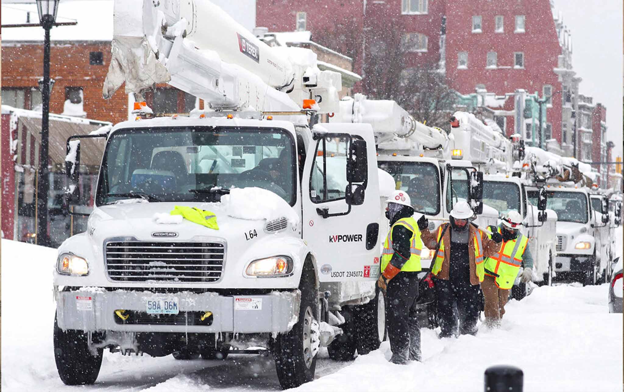 Nieve comienza a descongelarse en NY, policía busca víctimas casa por casa