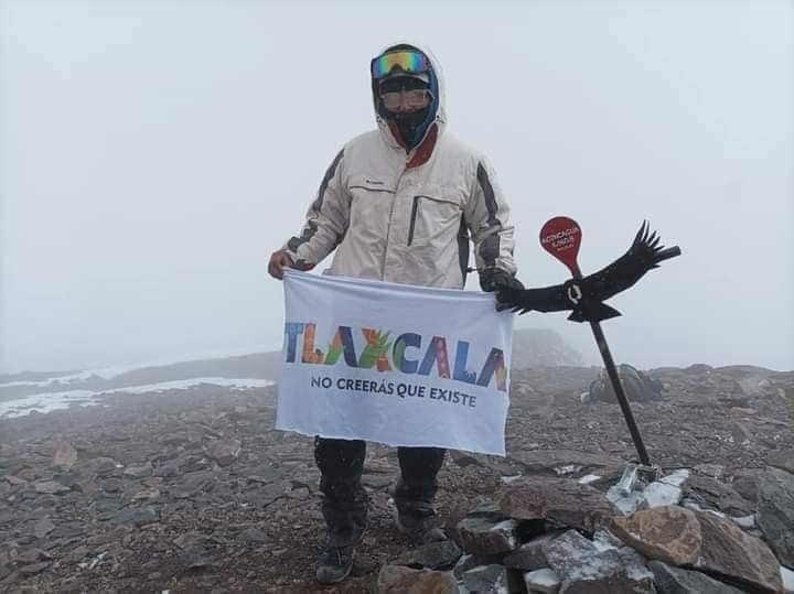 Llega tlaxcalteca a la cumbre del Aconcagua