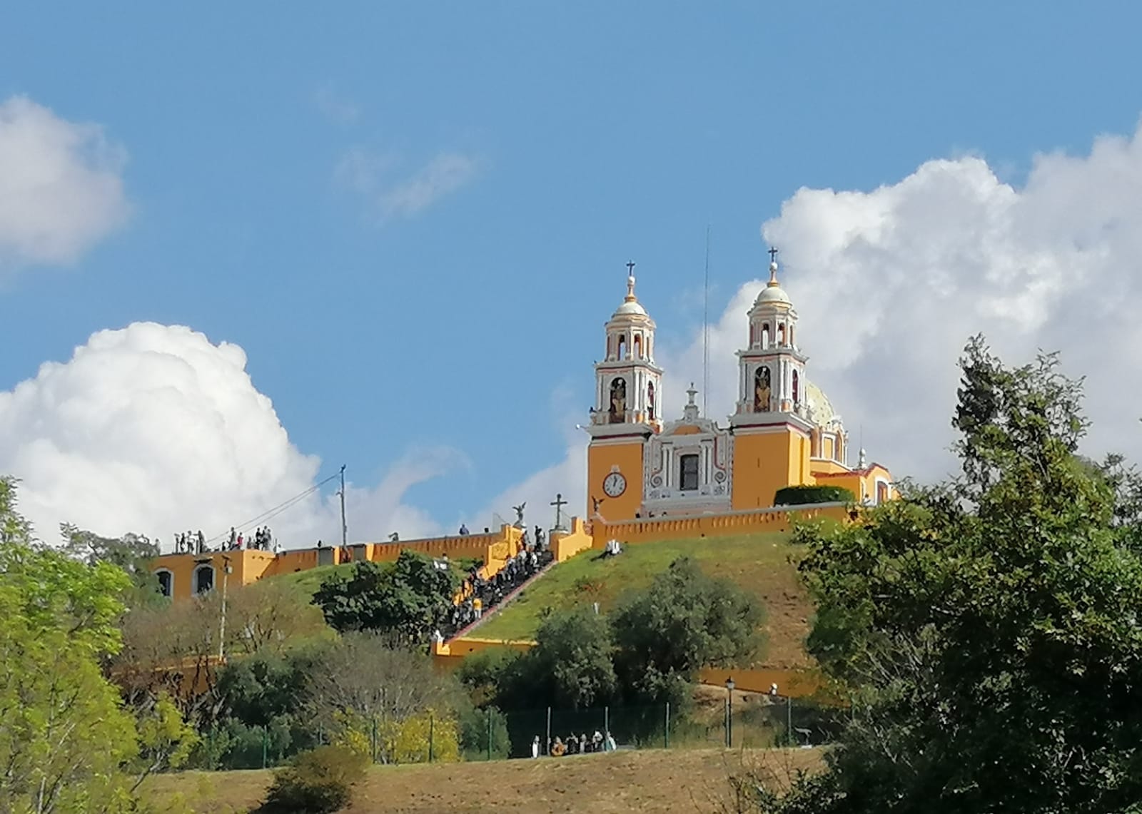 Aumenta visiblemente afluencia de turistas en las cholulas