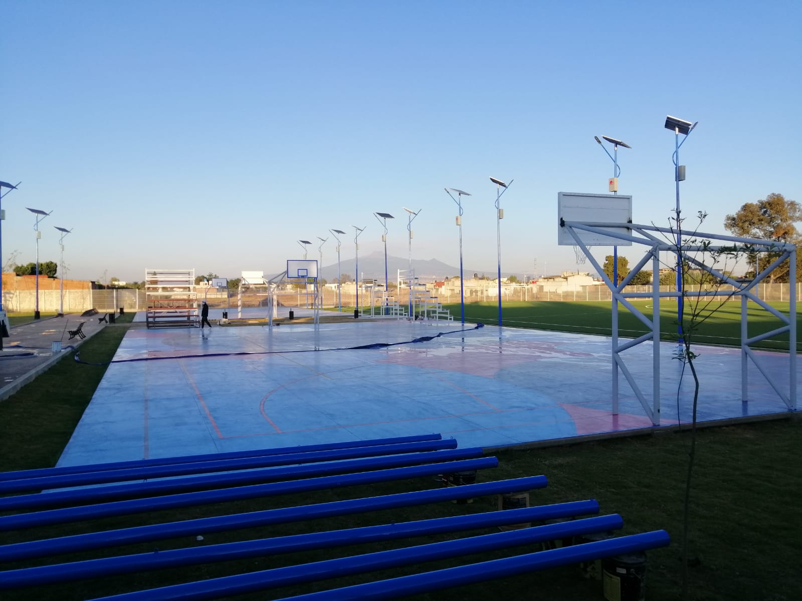 A un 90 % el avance de la “Unidad Deportiva Comac”