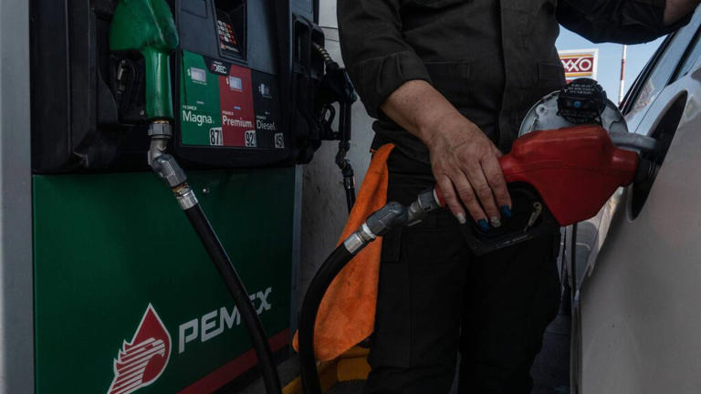 AMLO asegura que precios de gasolinas y diésel bajaron en su administración