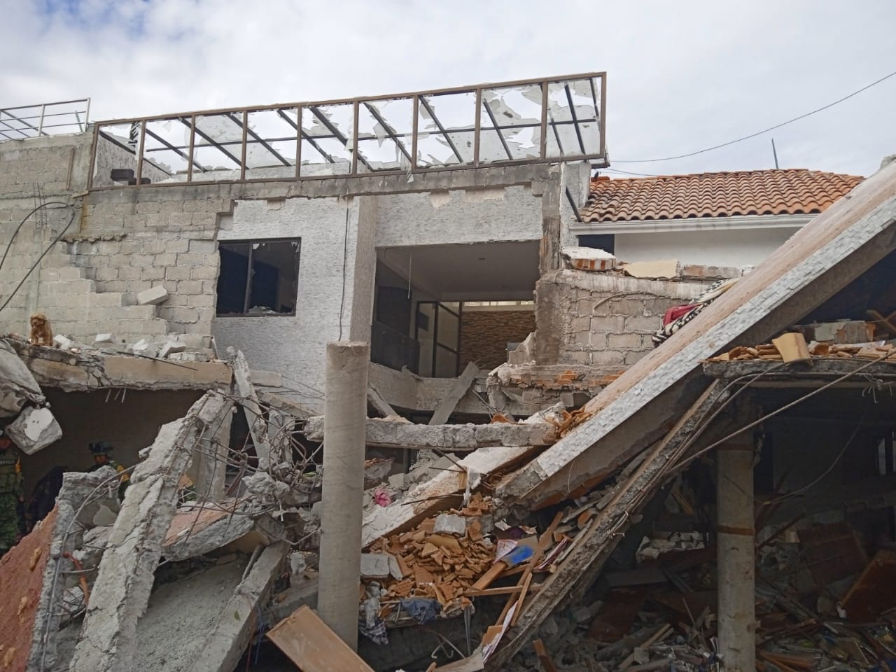 Hombre marroquí muere tras explosión en domicilio de Panotla; su esposa e hija están lesionadas 