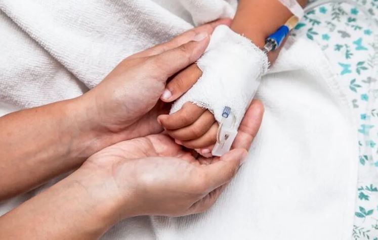 Niño toma cloro por error; pensó que había en agua una botella