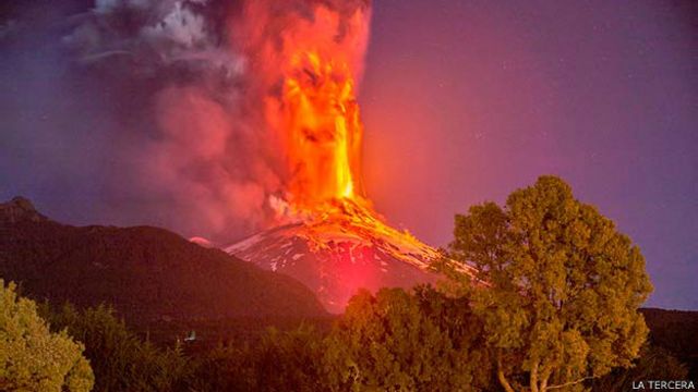 Autoridades en Chile alertan por posible erupción del volcán Villarrica 