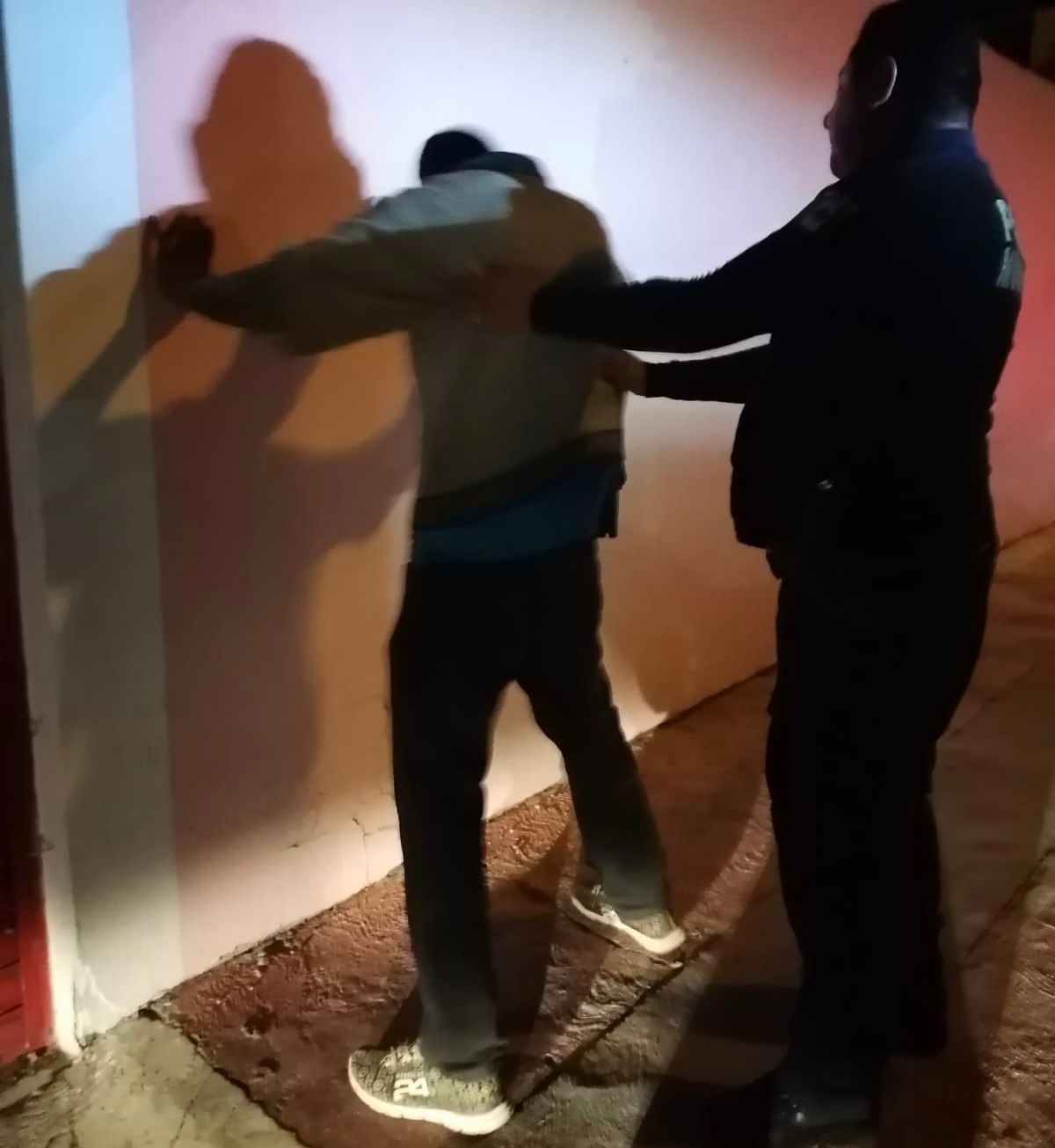 Policías de Tlaxcala Capital detienen a ladrón de tiendas de autoservicios