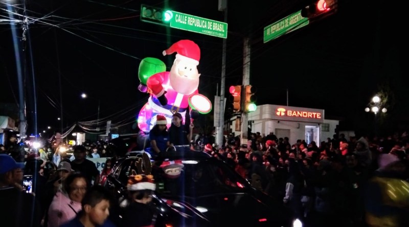 Ayuntamiento de Tetla lleva a cabo Desfile Navideño y encendido del árbol