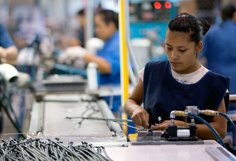 Esto debes ganar en 2023 según tu oficio o profesión con alza al salario mínimo