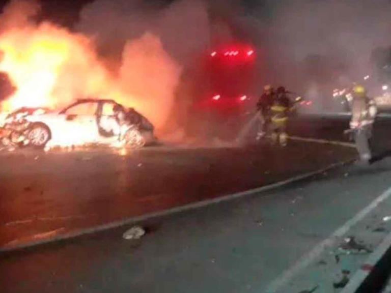 Tráiler sin frenos provoca fuerte carambola en la autopista México-Querétaro