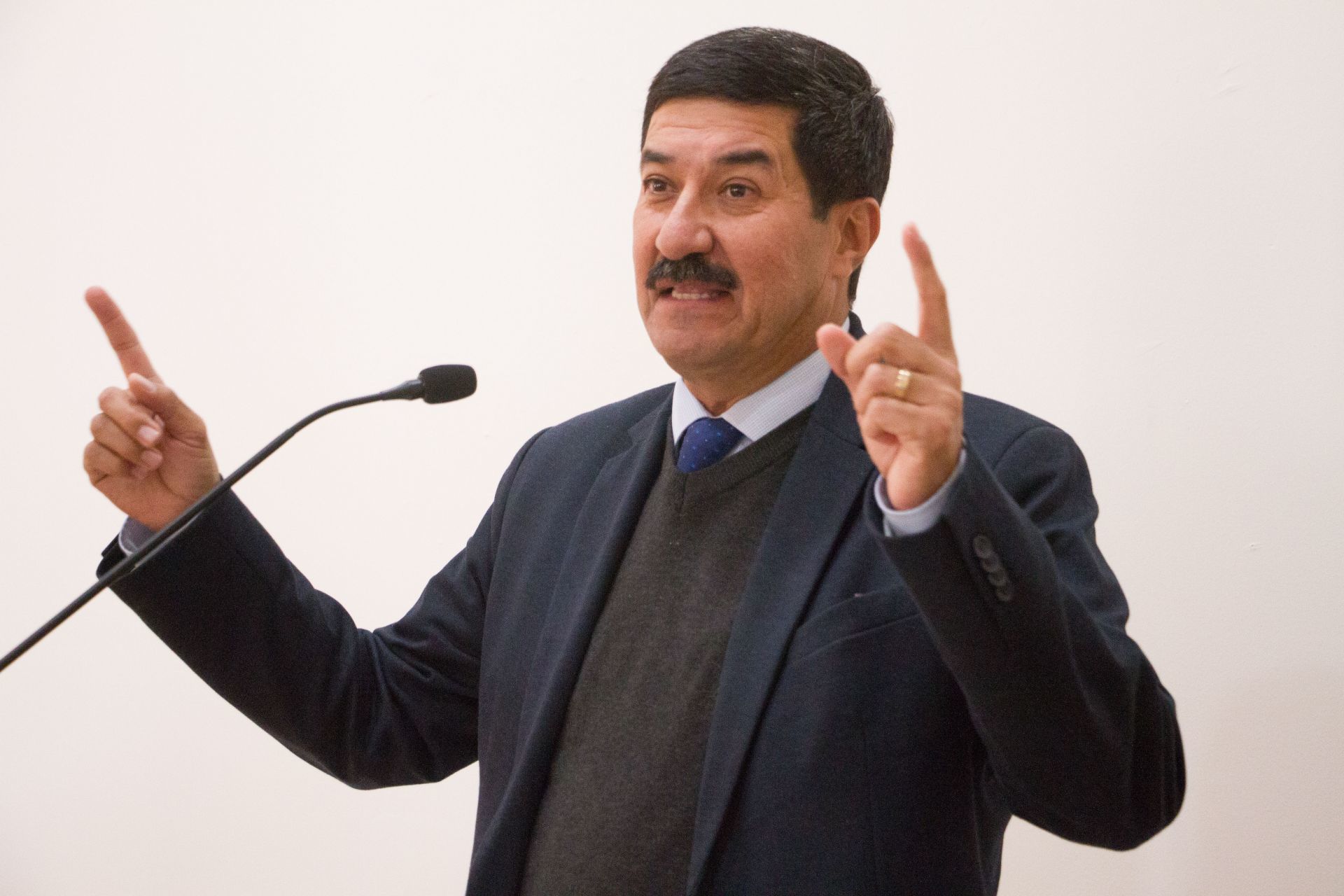 Javier Corral será investigado por divulgar nombres de testigos protegidos