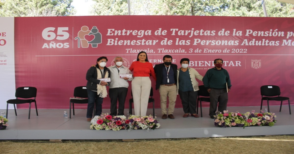 Autoridades entregaron tarjetas “pensión para el bienestar de las personas adultas mayores” en Tlaxcala