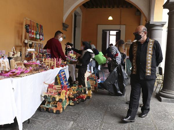 Abre Cultura expo-venta de la Primera Feria del Juguete Tradicional Poblano