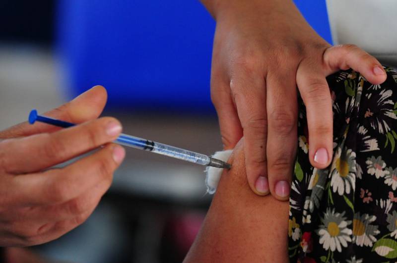 Refuerzo de vacuna COVID: Personal educativo recibirá tercera dosis el 8 de enero