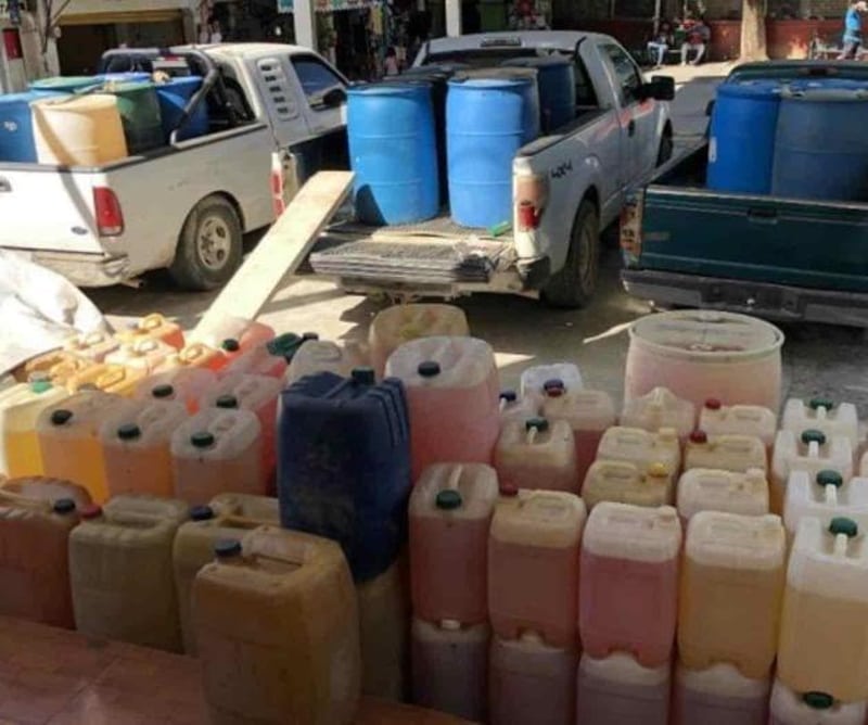 El jugoso negocio del "huachicol", donde una persona gana 30 mil pesos a la semana