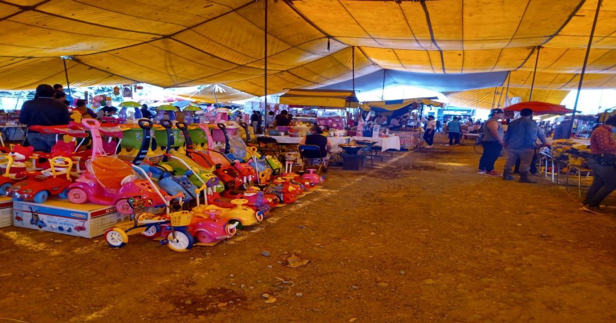 Instalan tianguis del juguete en Mercado Nuevo de Chiautempan