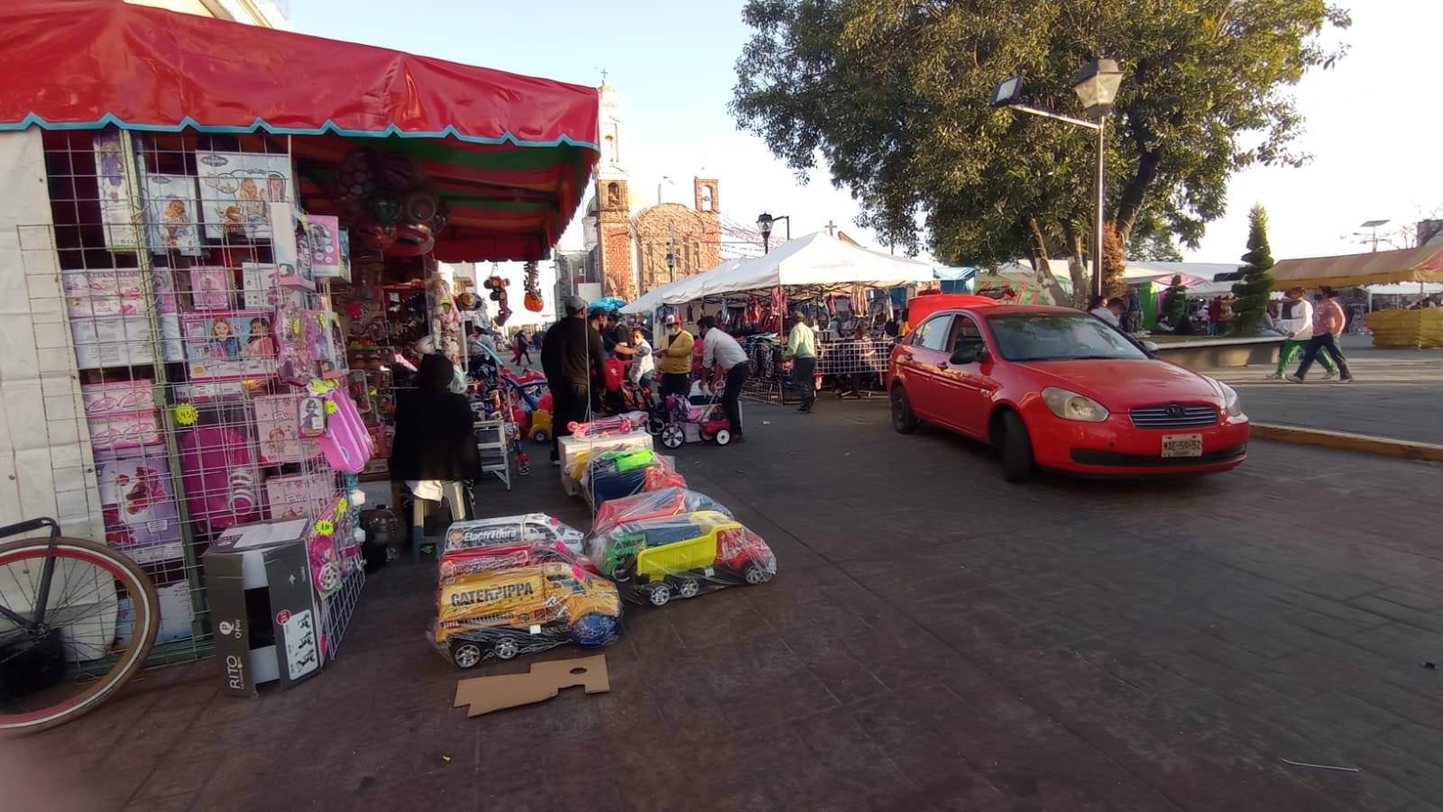 Inconformes comerciantes de Zacatelco por costos de suelo