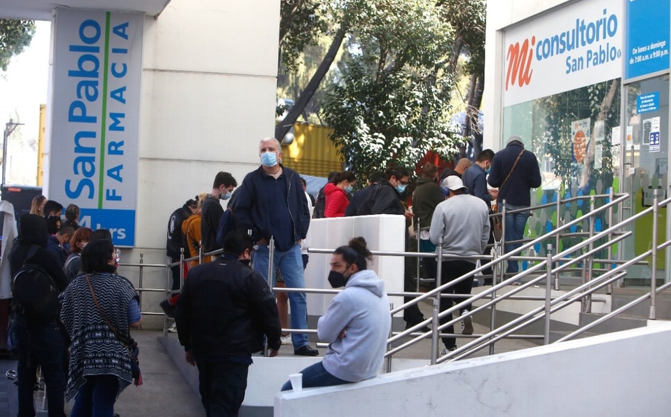 Entre frustración y miedo, módulos de pruebas covid mantienen saturación en CdMx