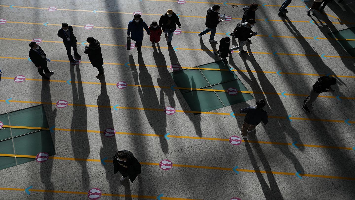 Actual ola de contagios por ómicron supera los 2 millones de casos diarios en el mundo y ha saturado sistemas de salud: OMS