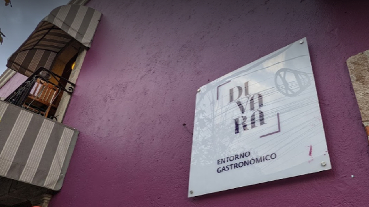 En San Pedro Cholula fueron robados 5 vehículos particulares del estacionamiento de “Divará”