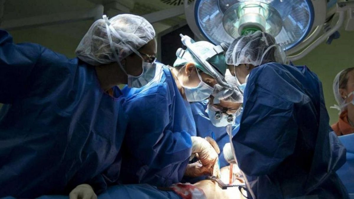Se logró el primer trasplante de corazón de un cerdo a un humano 