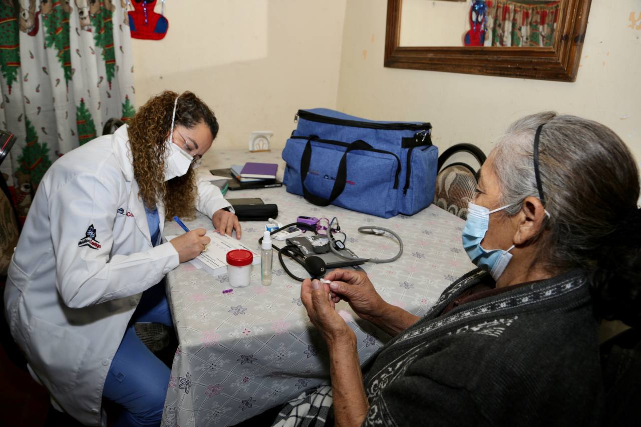 Ofrecerán 25 mil consultas médicas gratuitas a adultos mayores en la capital