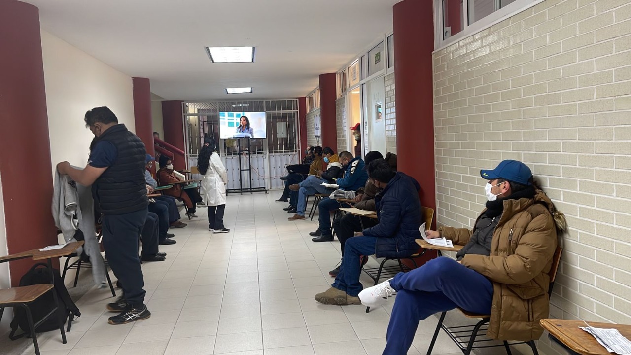 Aplican más de mil dosis de refuerzo de vacuna contra covid-19 a personal del sector educativo en la UPTREP