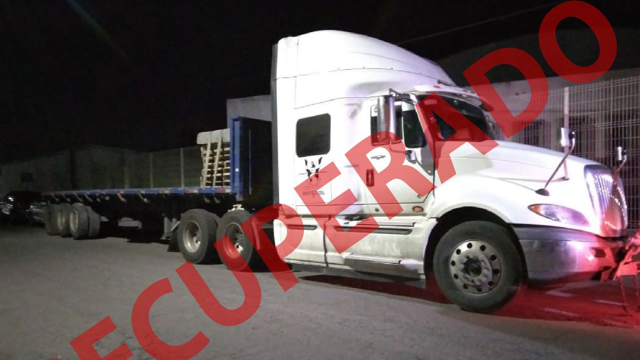 En una persecución recuperan en San Pedro Cholula un tractocamión robado 