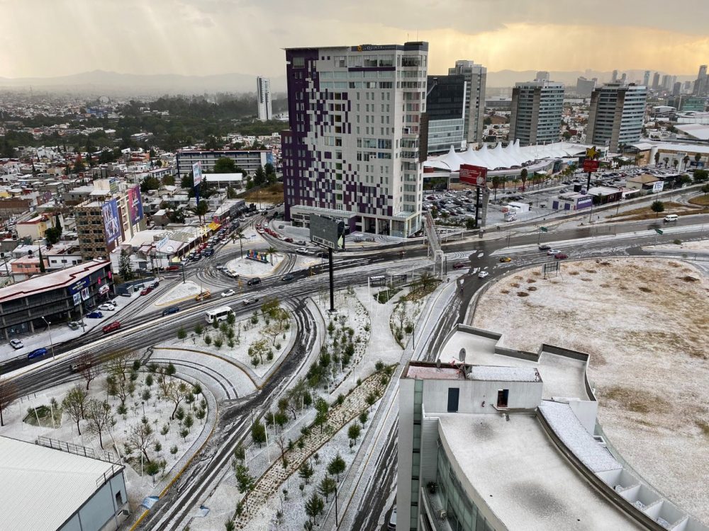 Puebla se cubrió de blanco; fuerte granizada sorprendió a los poblanos