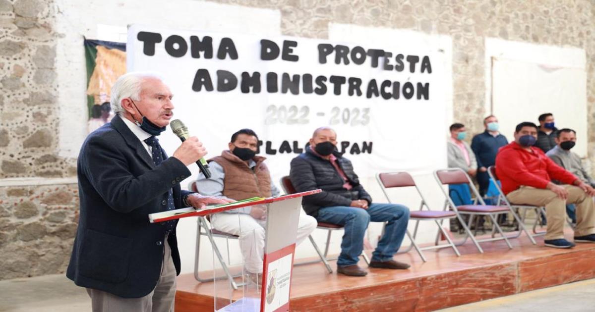Jiménez Romero toma protesta al presidente de comunidad de San Pedro Tlalcuapan en Chiautempan