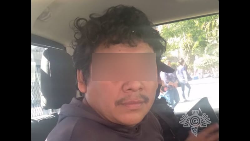 Policía detiene a Abel N. en Pahuatlán, transportaba 920 litros de gasolina ilegal en una camioneta