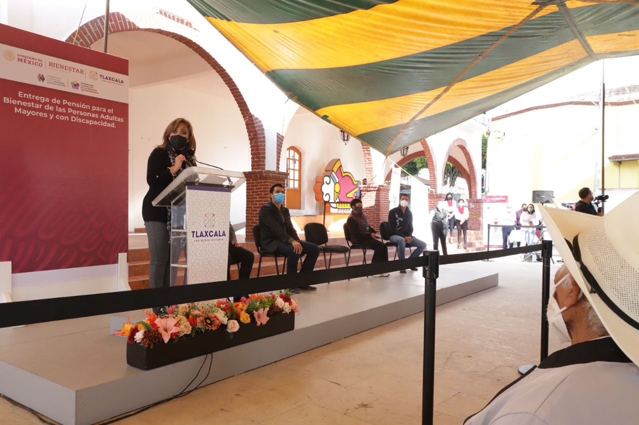 Atestiguó Gobernadora entrega de apoyos económicos a adultos mayores y personas con discapacidad en Texoloc