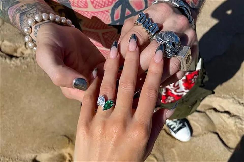 Anillo de compromiso de Megan Fox tiene espinas que la lastiman si se lo quita: "el amor duele".