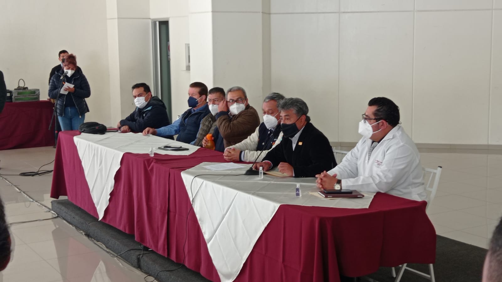 Aceptan autoridades peticiones de docentes afectados por transporte