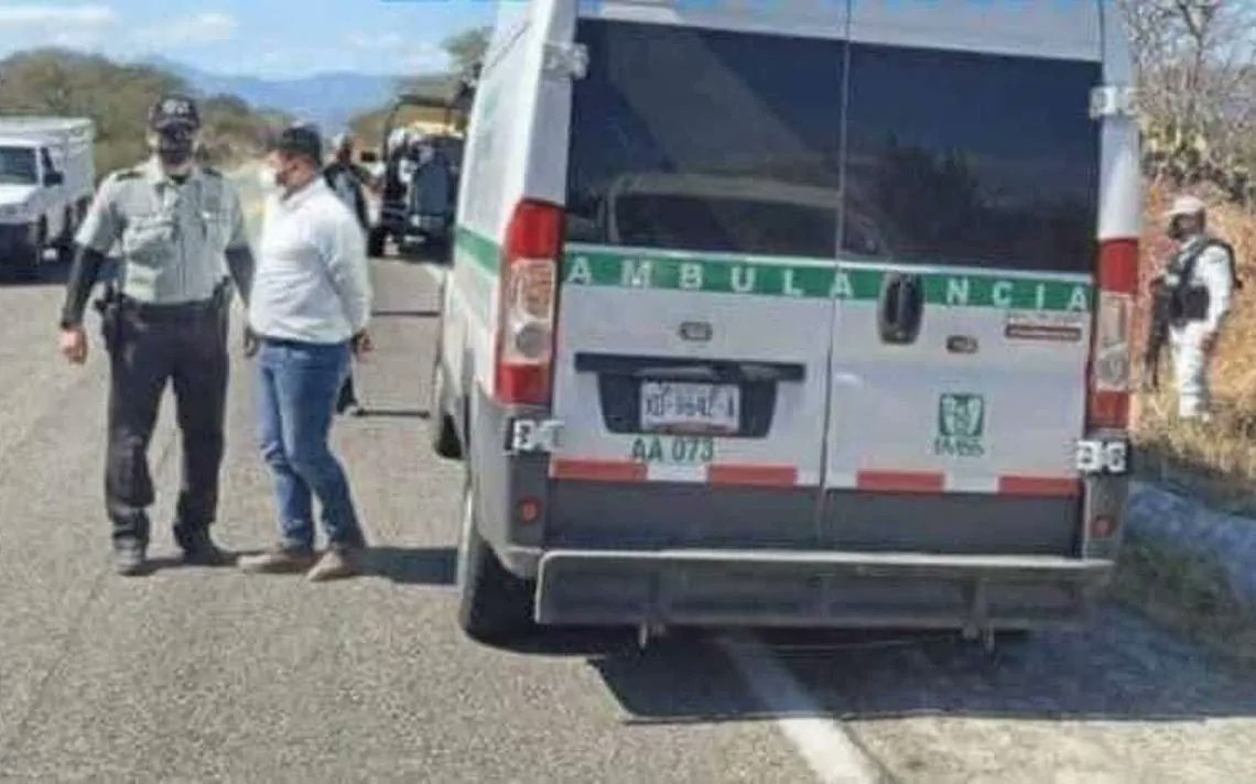 Pseudoambulancia del IMSS con placas de Tlaxcala transportaba migrantes