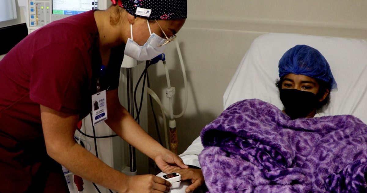Dulce, primera paciente en recibir tratamiento de hemodiálisis en el complejo de atención especializada en salud y bienestar