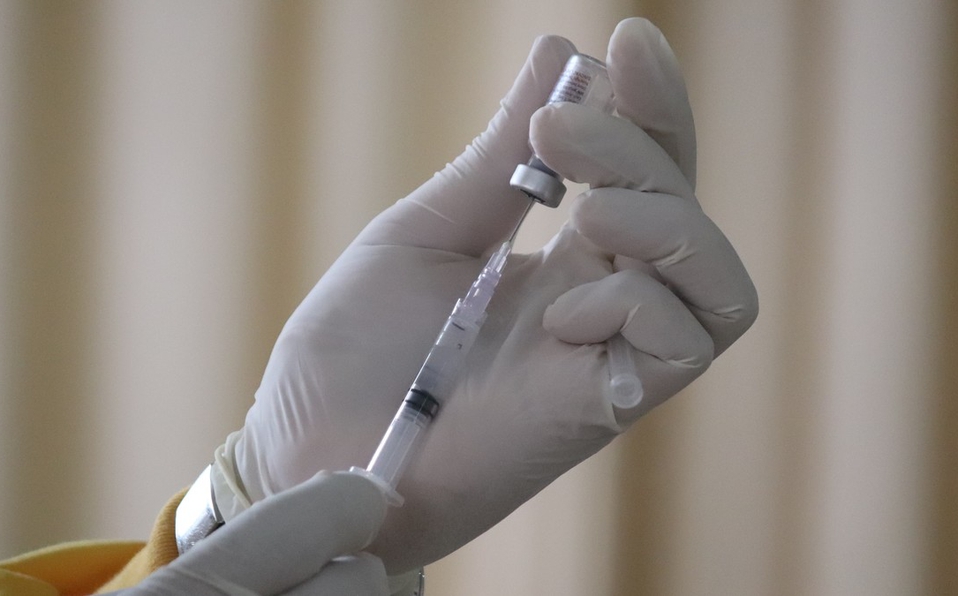 Moderna inicia ensayo en humanos de vacuna contra VIH con tecnología ARN mensajero
