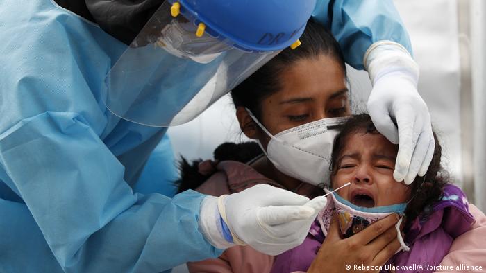 Expertos epidemiólogos advierten sobre riesgos mortales en niños  por el COVID19.