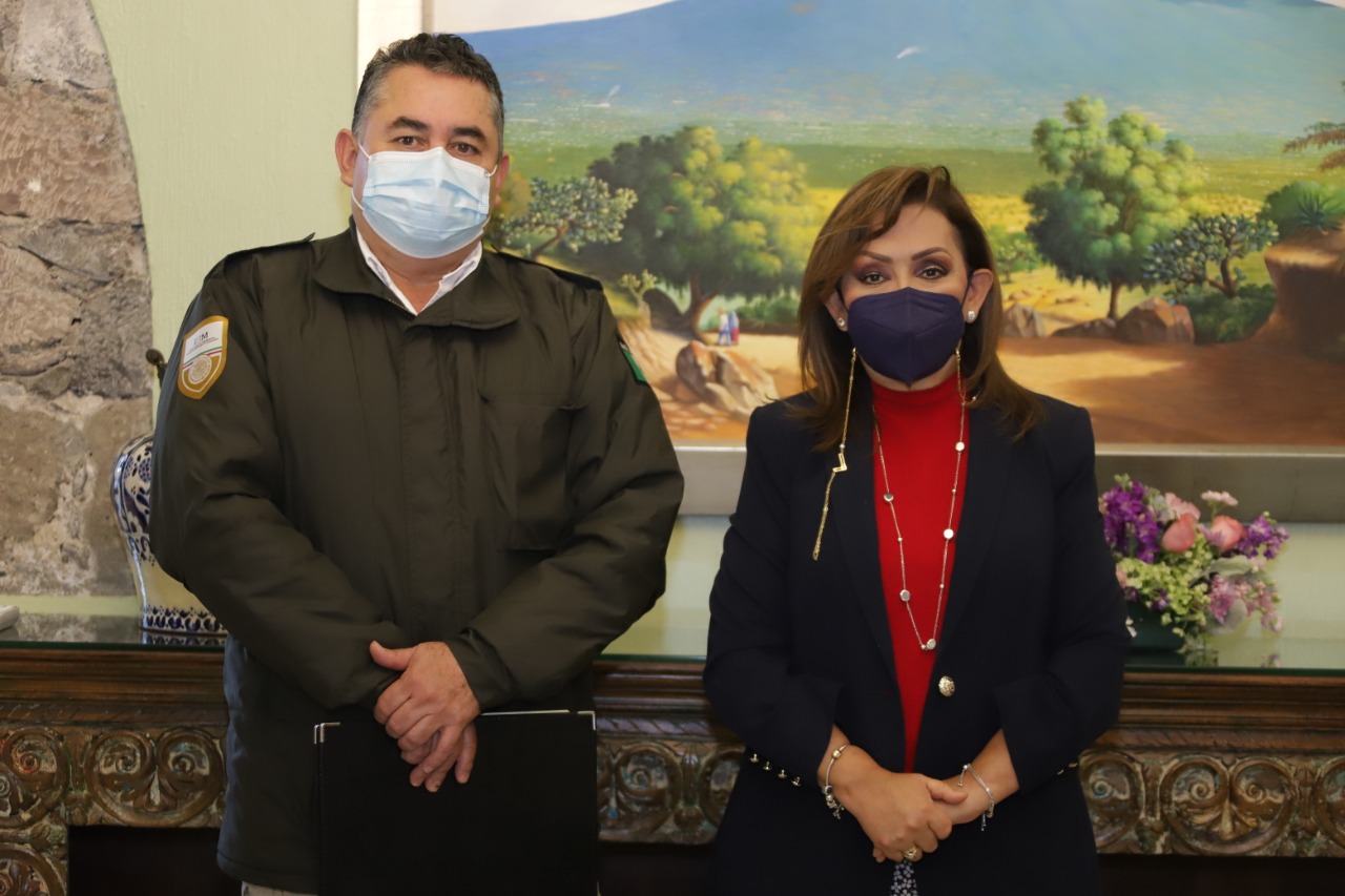 Recibe Gobernadora Lorena Cuéllar al nuevo representante del INM en Tlaxcala