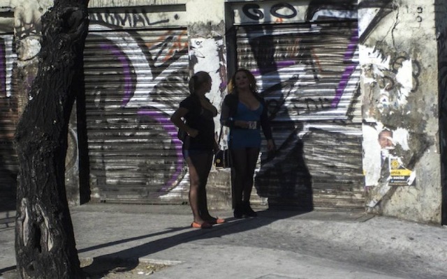 Advierte Barbosa que la regulación de sexoservidores podría convertir moteles en prostíbulos